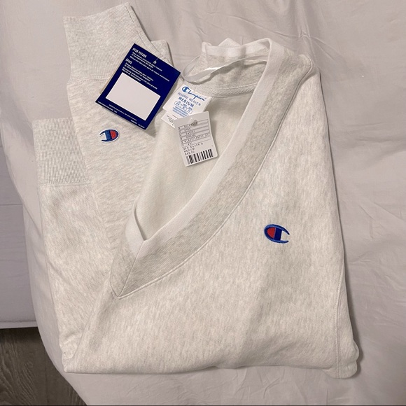 NEW CHAMPION V-NECK SWEATSHIRT - Picture 6 of 6